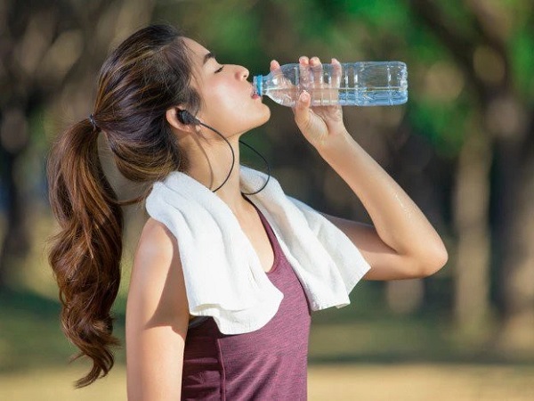 Tập thể dục xong có nên uống nước? Uống như thế nào?