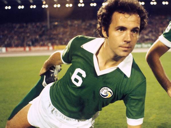 Franz Beckenbauer mang áo số 6 trong suốt sự nghiệp lừng lẫy của mình
