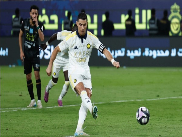 Tin BĐ: Ronaldo suýt thành tội đồ vì đá hỏng phạt đền