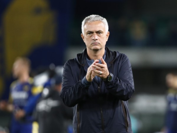 Jhon Duran hành trình còn rất dài dưới bàn tay của Mourinho