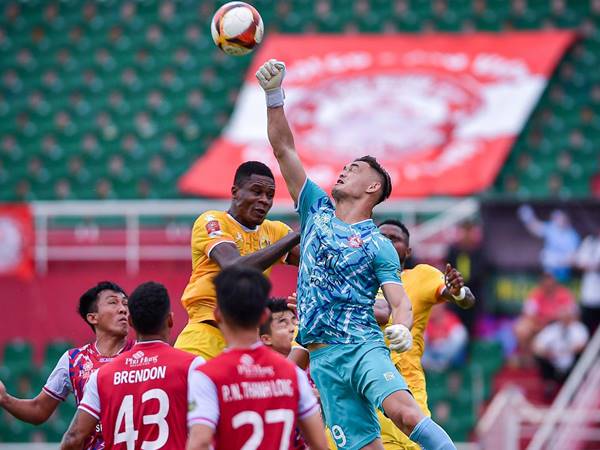 Khi nào thủ môn nên thực hiện kỹ thuật đấm bóng