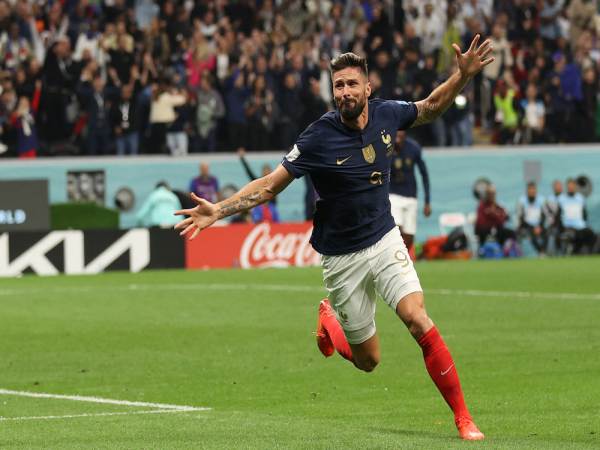 Olivier Giroud – Gương mặt nam tính và lịch lãm