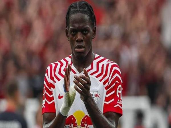 Chuyển nhượng Chelsea: Cạnh tranh thương vụ Lukeba