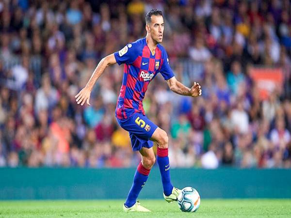 Các tiền vệ phòng ngự hay nhất thế giới gồm những ai?