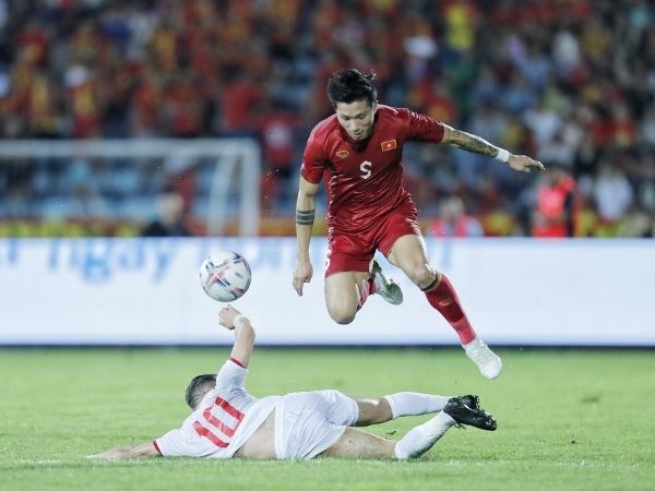 Hậu vệ Văn Hậu củng cố hành lang phòng ngự