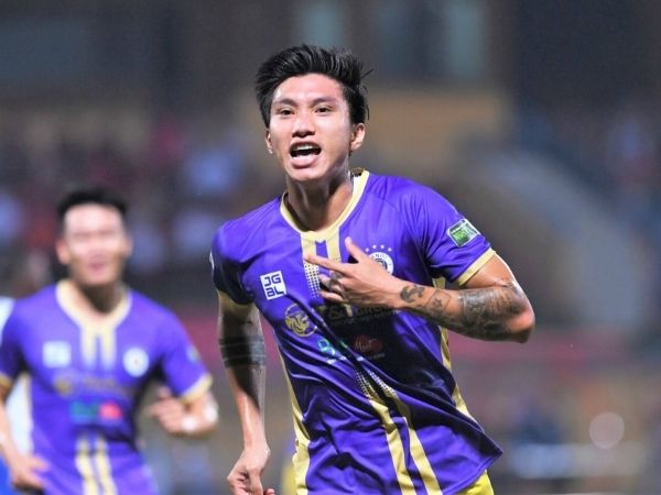 Sự nghiệp ấn tượng minh chứng tài năng Văn Hậu