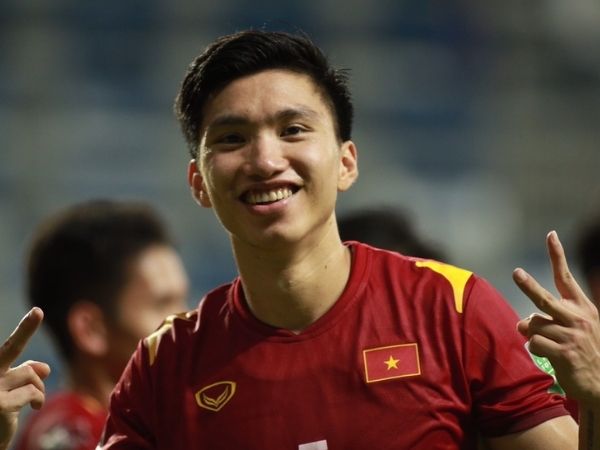 Văn Hậu - Ngôi sao toàn năng bên cánh trái