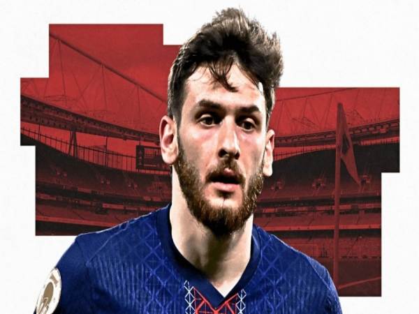 Chuyển nhượng: Kvaratskhelia lọt vào tầm ngắm Chelsea