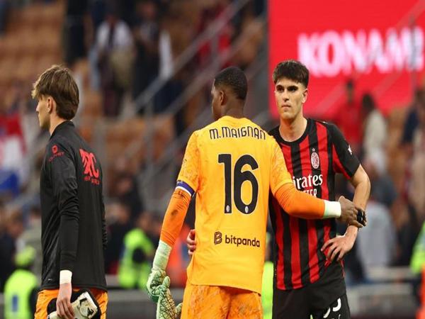 Milan gia tăng sức ép nhưng không thể ghi bàn